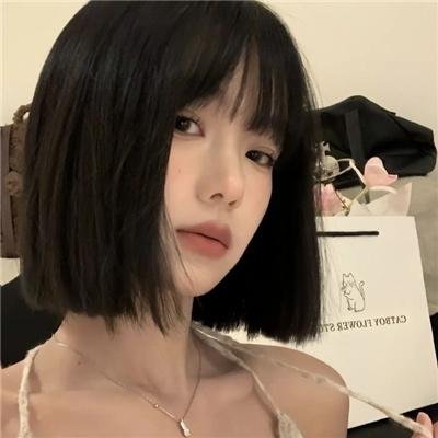 挥著翅膀的女孩